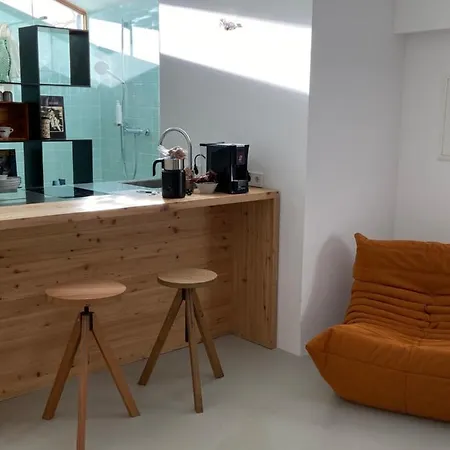 Bretzenstudios Apartman *